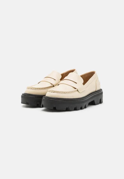 R&B Quinn Loafer in Greige