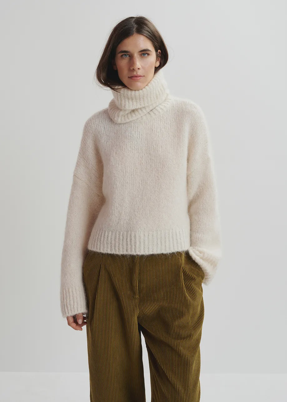 EA Griffin Knit with Detachable Collar in Off White