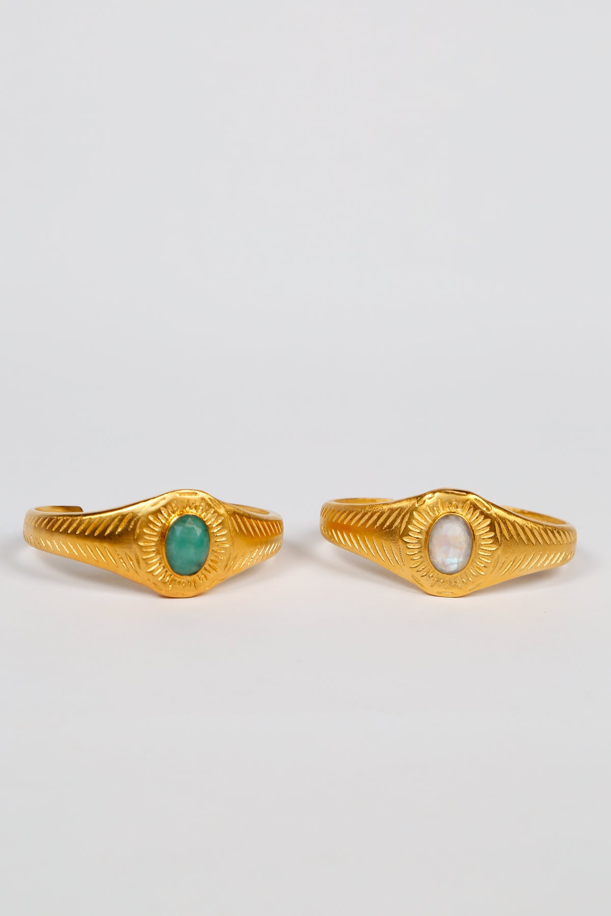 HANKA Osiris Bangle in Raw Emerald