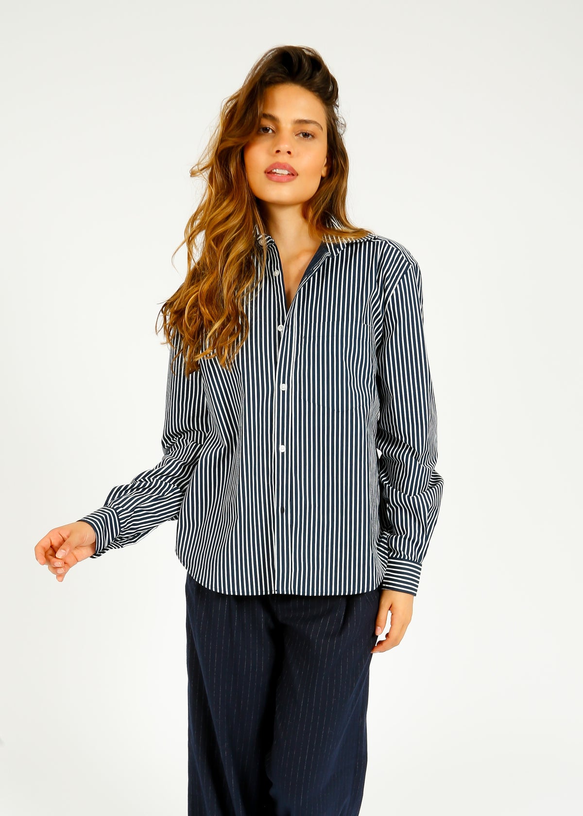 PARK Classic Fit Shirt in Navy, White Stripe