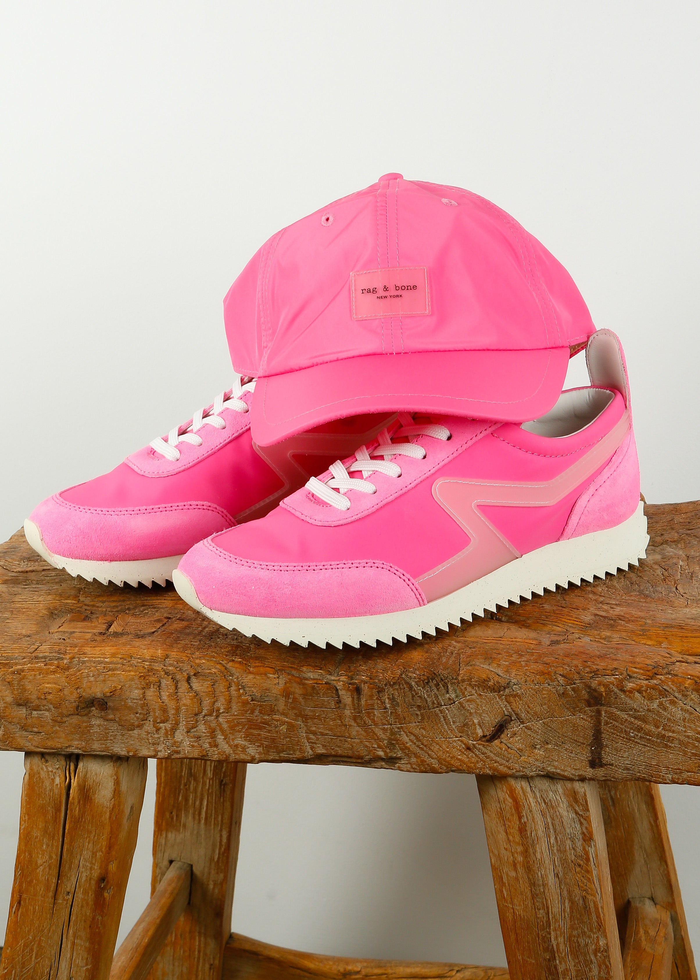 R&B Retro Runner in Neon Pink