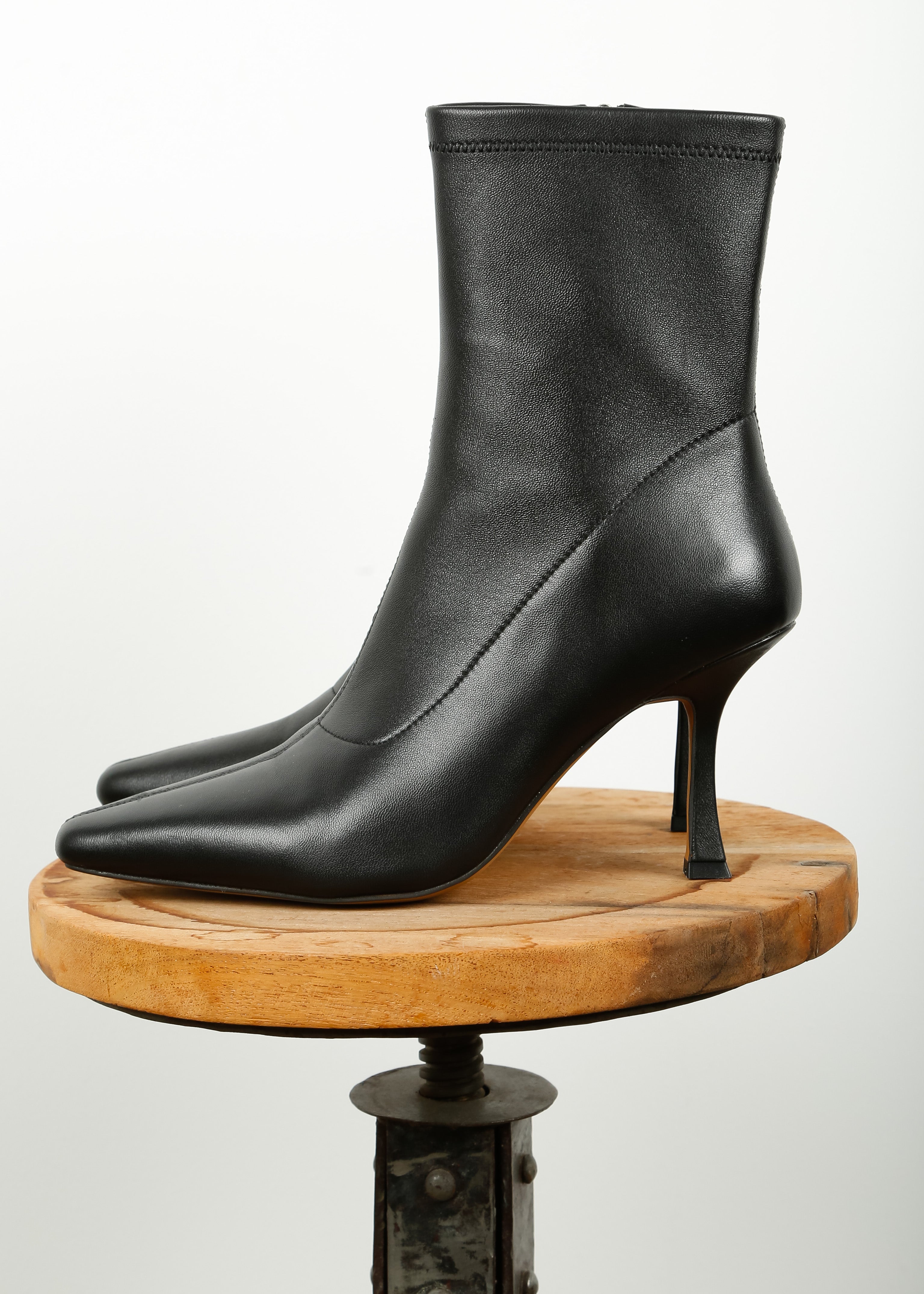 AM Carmen Boots in Black