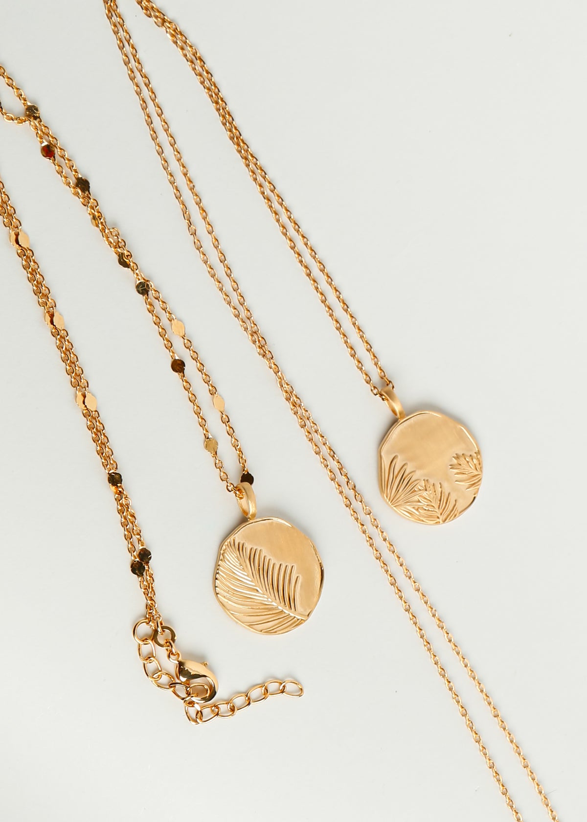 YLUME Short Medallion Necklace