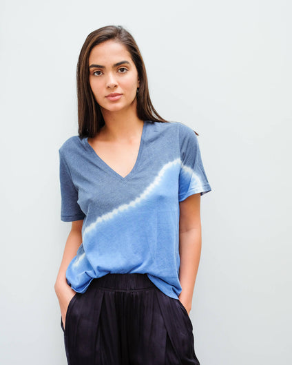 RA 1645 Boxy tie dye V in sky