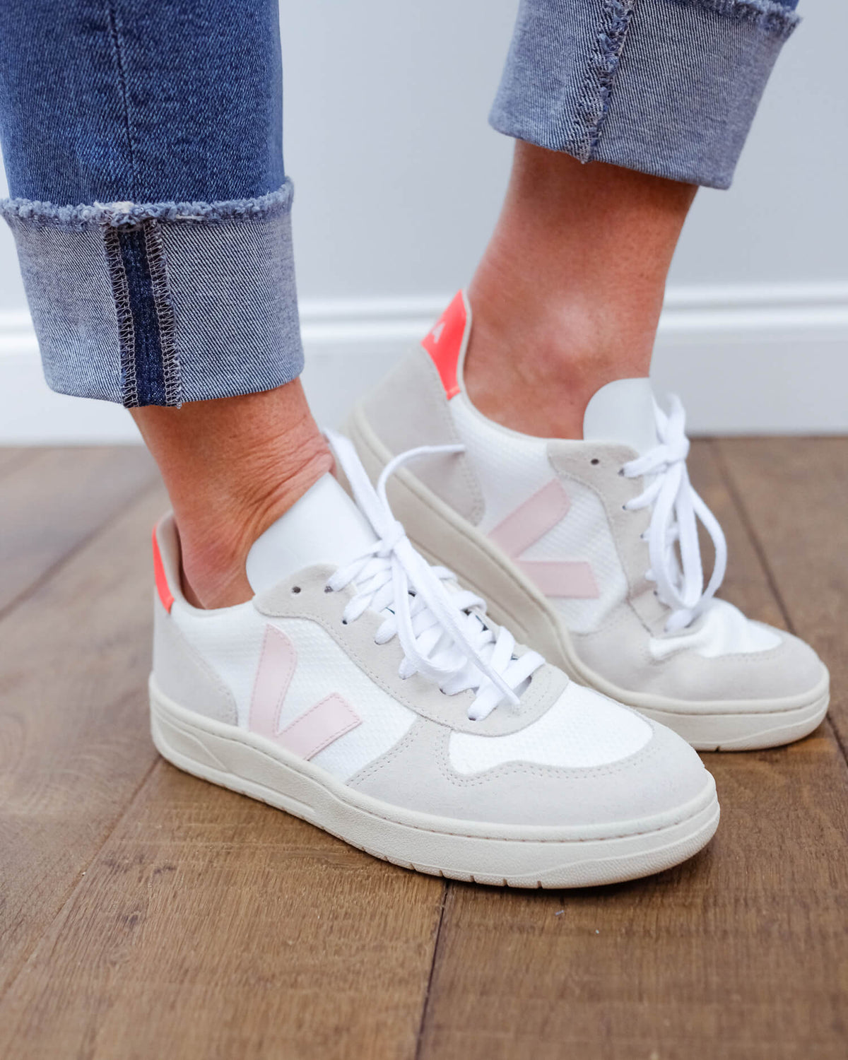 VEJA V-10 Mesh white petal orange