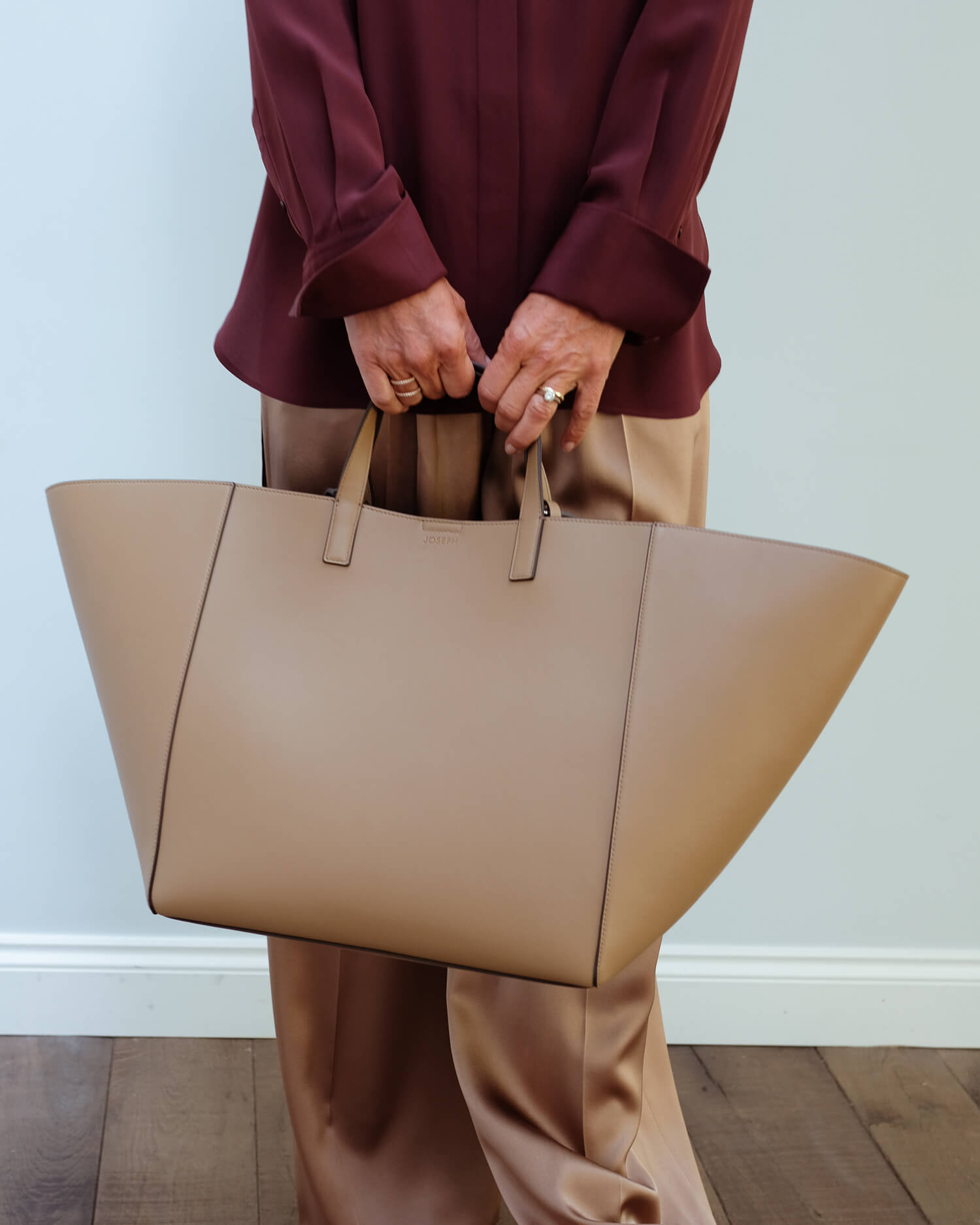 JOSEPH Leather tote in saddle