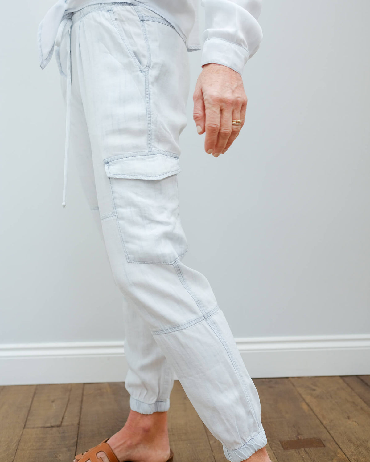 BD 3816 Utility cargo jogger in white out