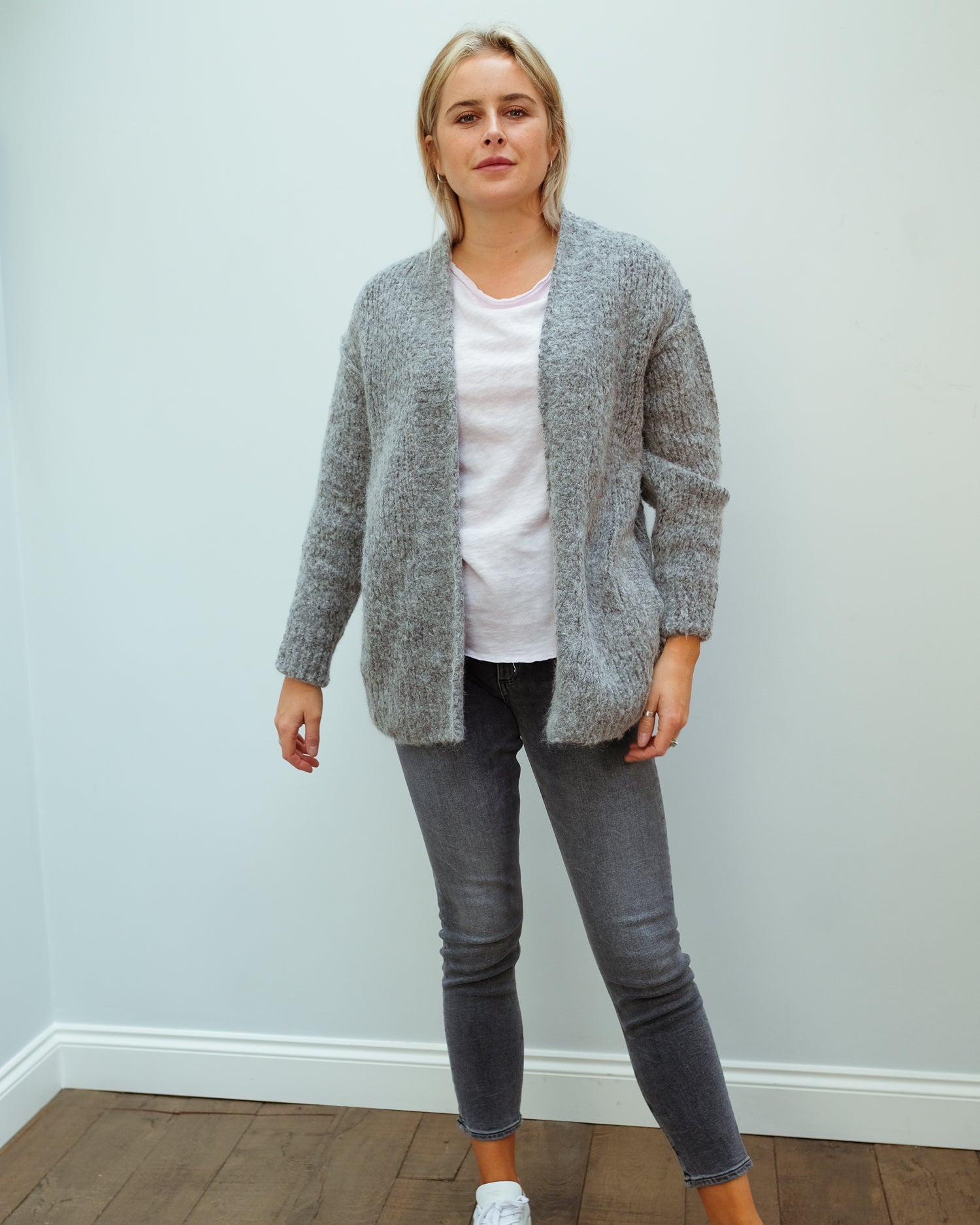 AV TUD19 Cardi in grey chine