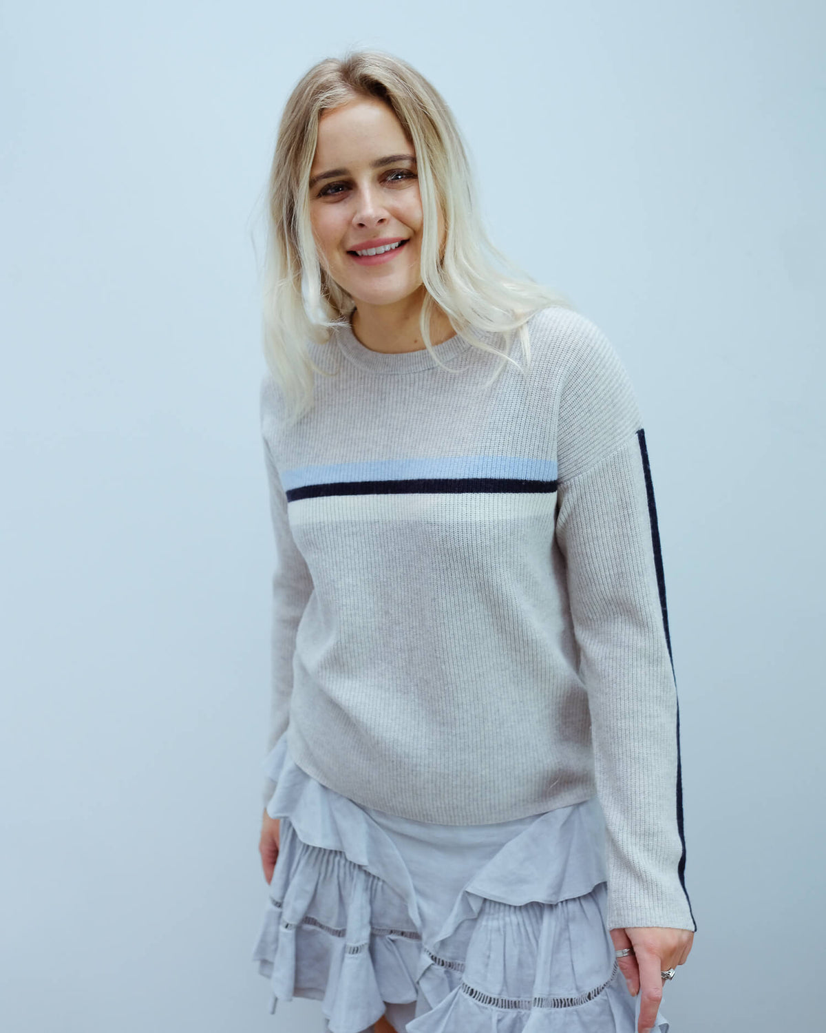 V Kyla knit in heather grey