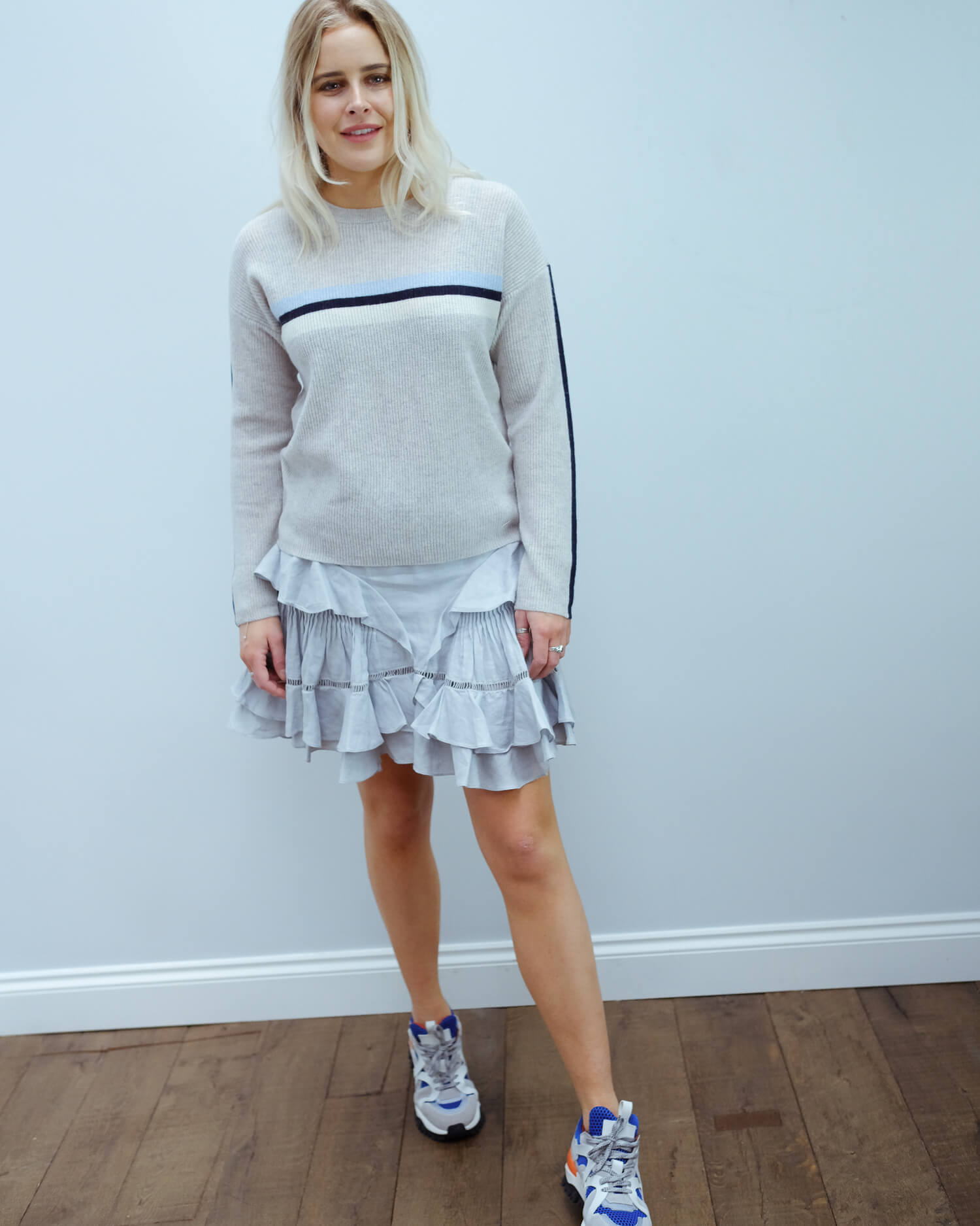 V Kyla knit in heather grey