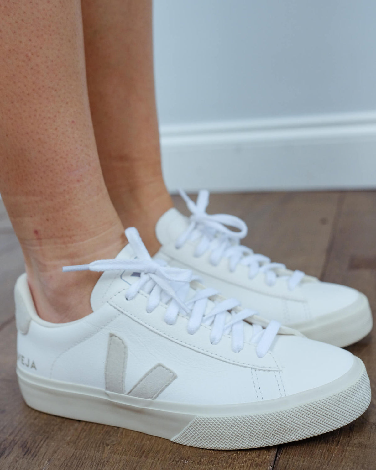 VEJA Campo leather in white natural