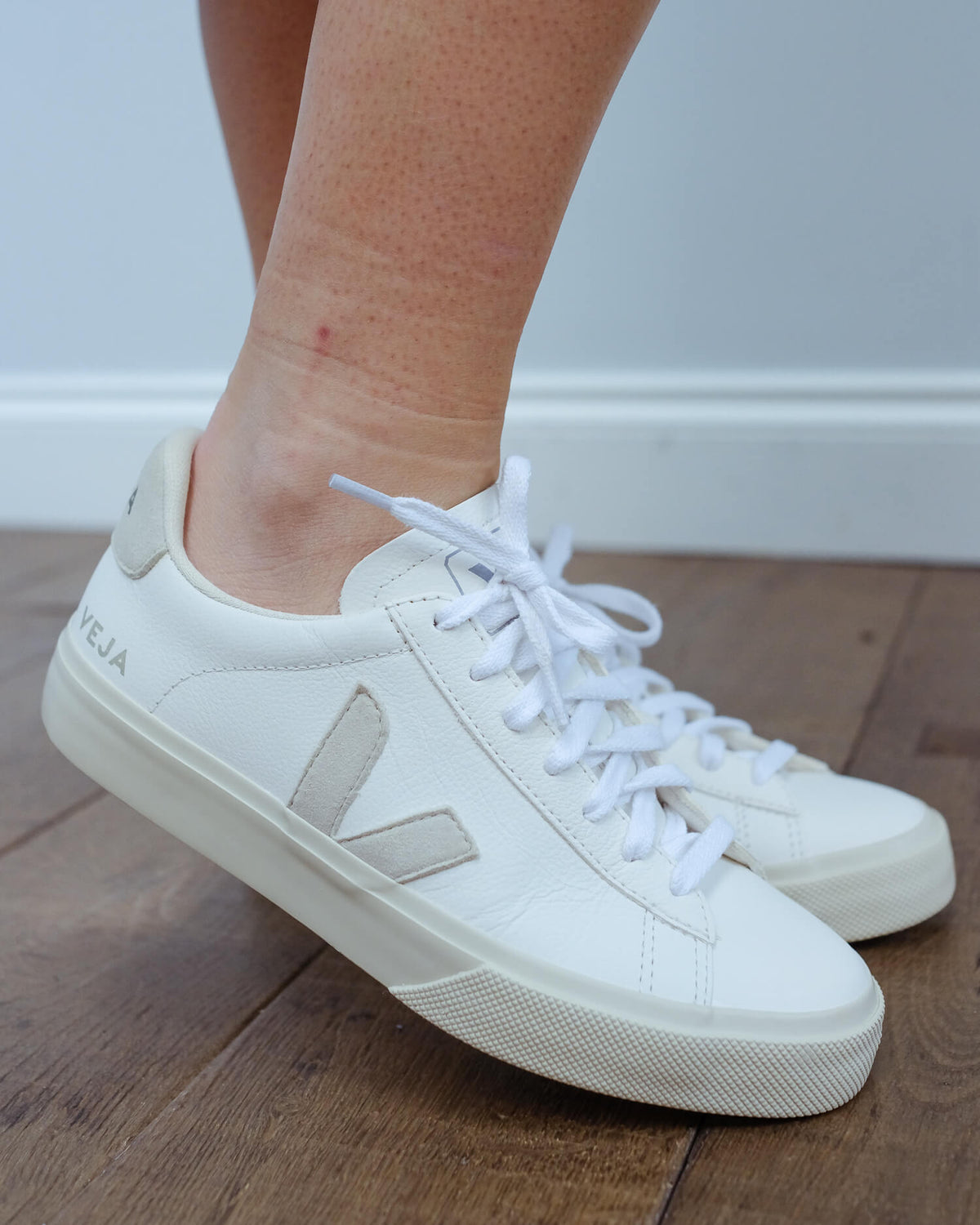 VEJA Campo leather in white natural