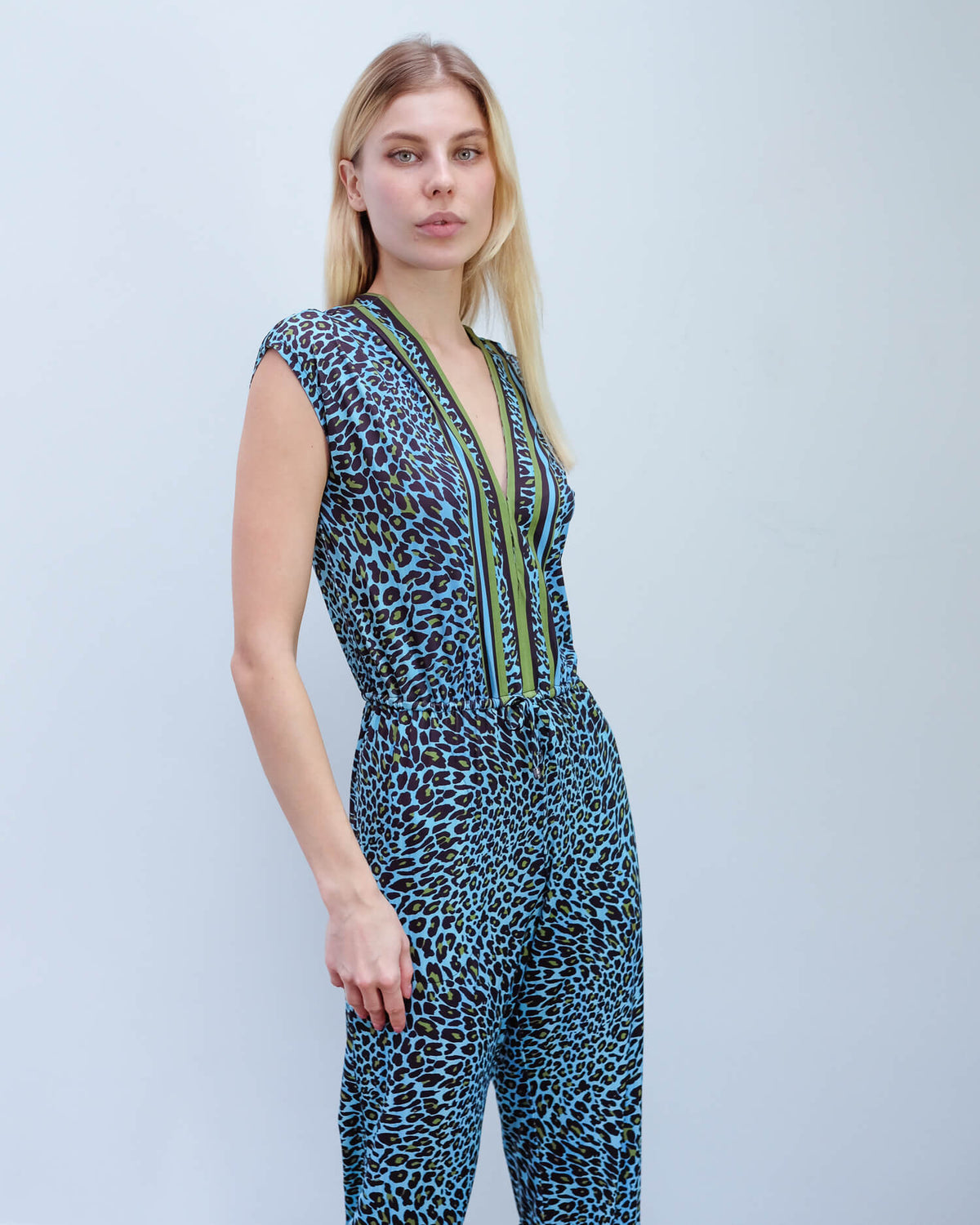 HB 8552 Leopard jumpsuit in blue