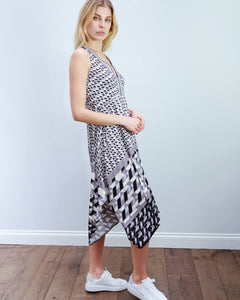 You added <b><u>HB 6789 SL graphic print dress in black and white</u></b> to your cart.