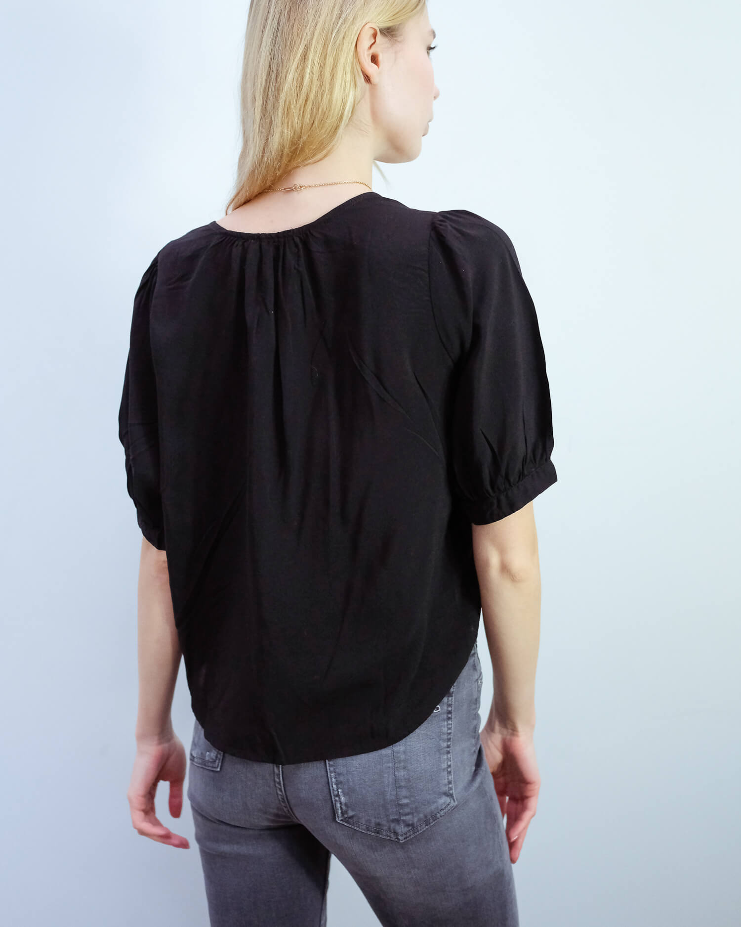 V Willow top in black