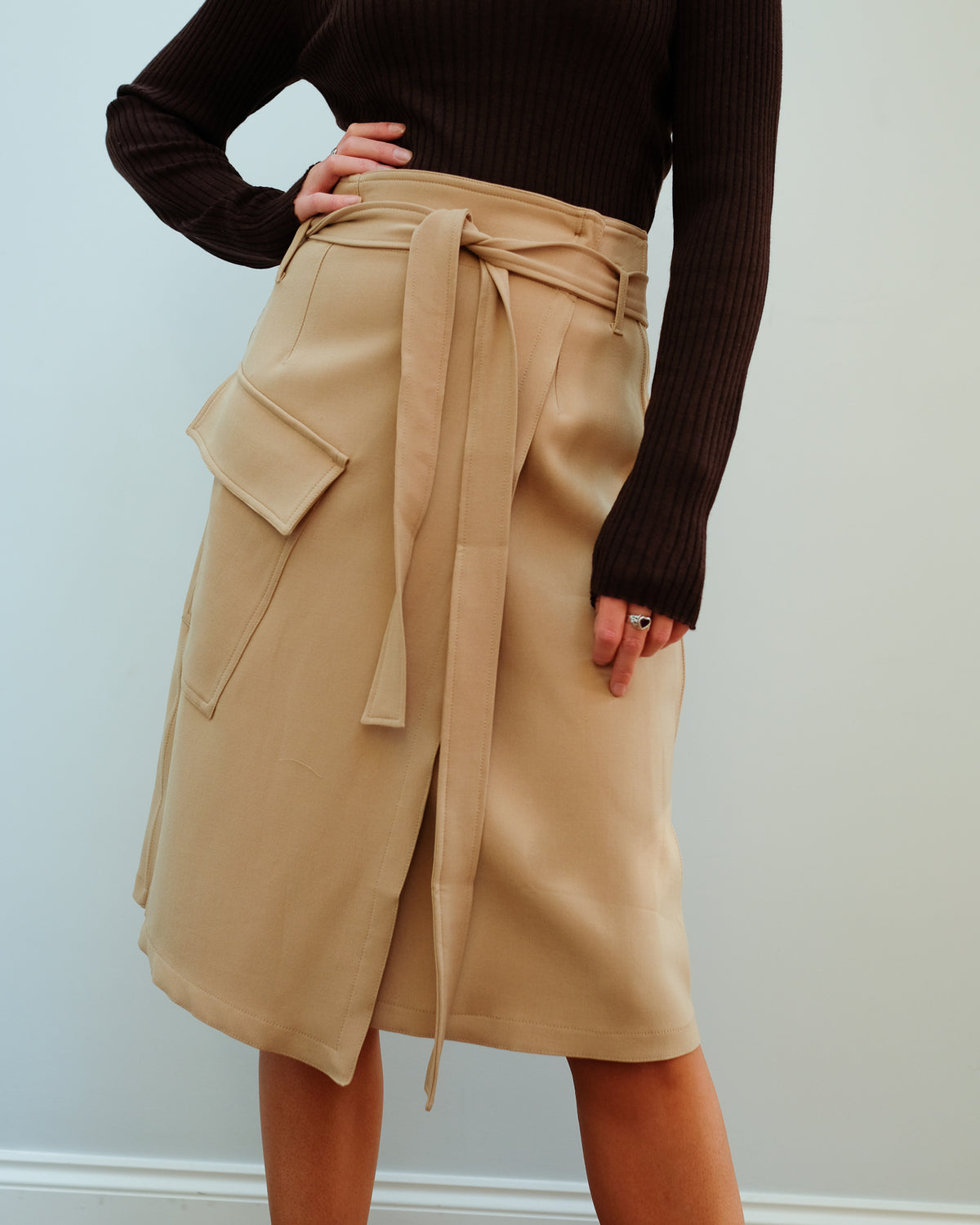 LOR Brief skirt in dark sand