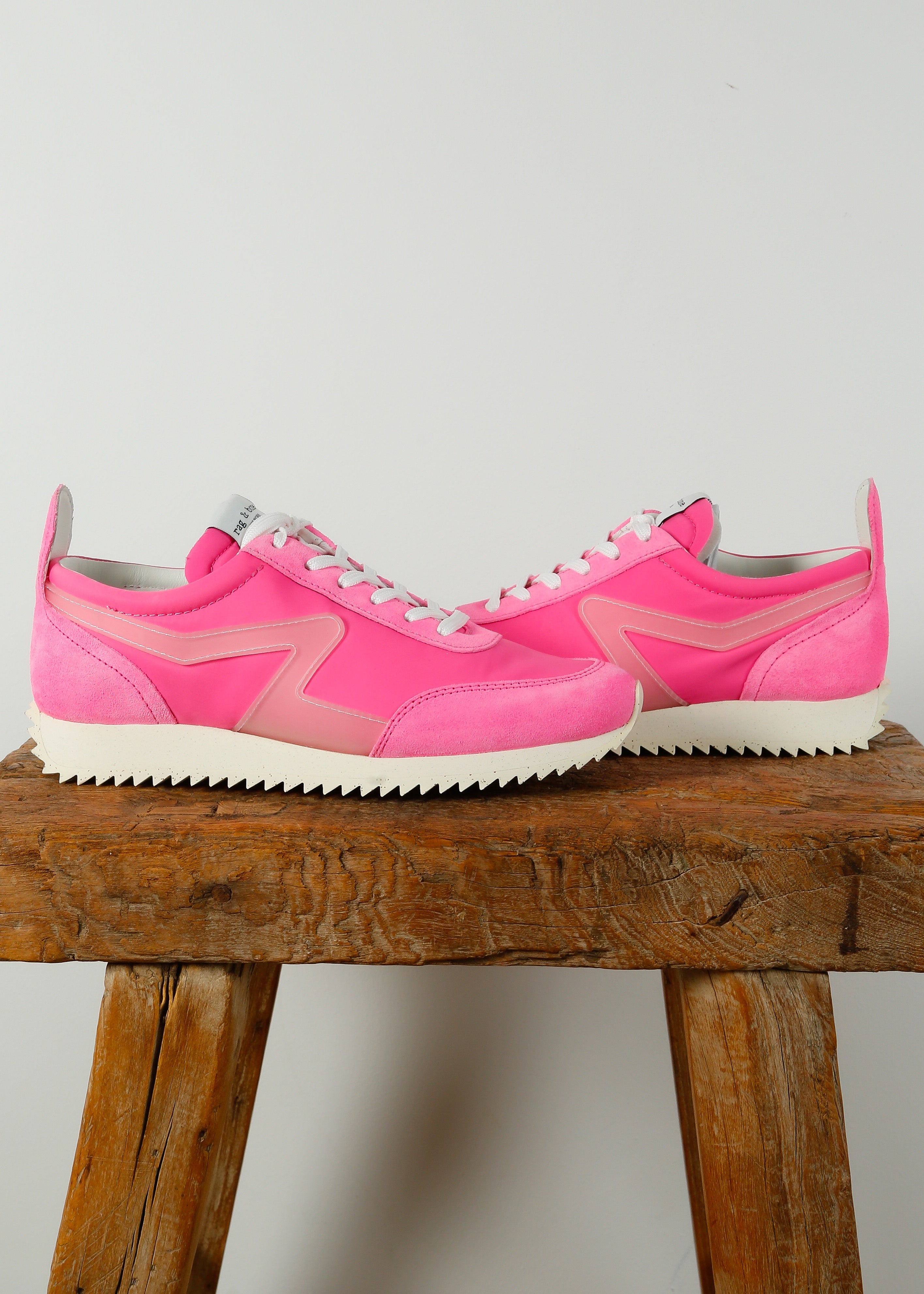 R&B Retro Runner in Neon Pink