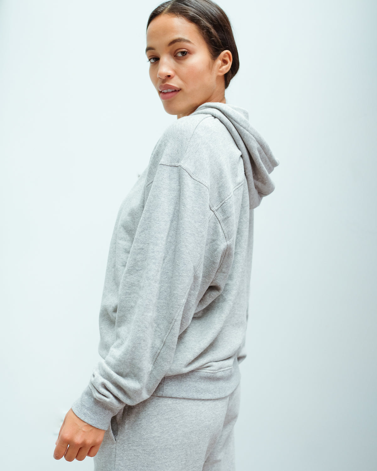 AV NEA03 hoodie in grey chine