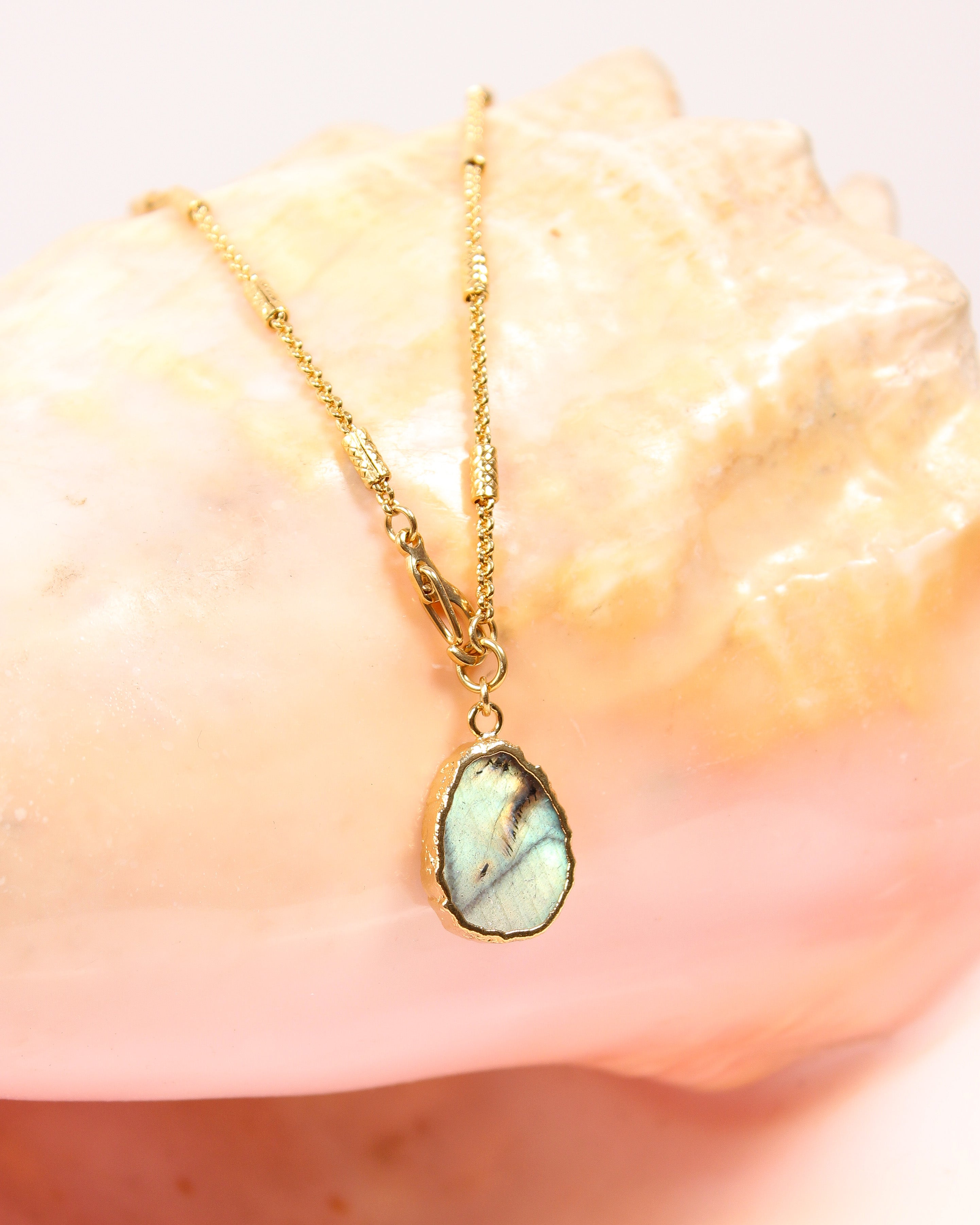 HANKA Golden Wrap Around in Labradorite